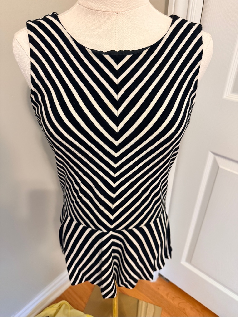 Pretty Banana Republic Top